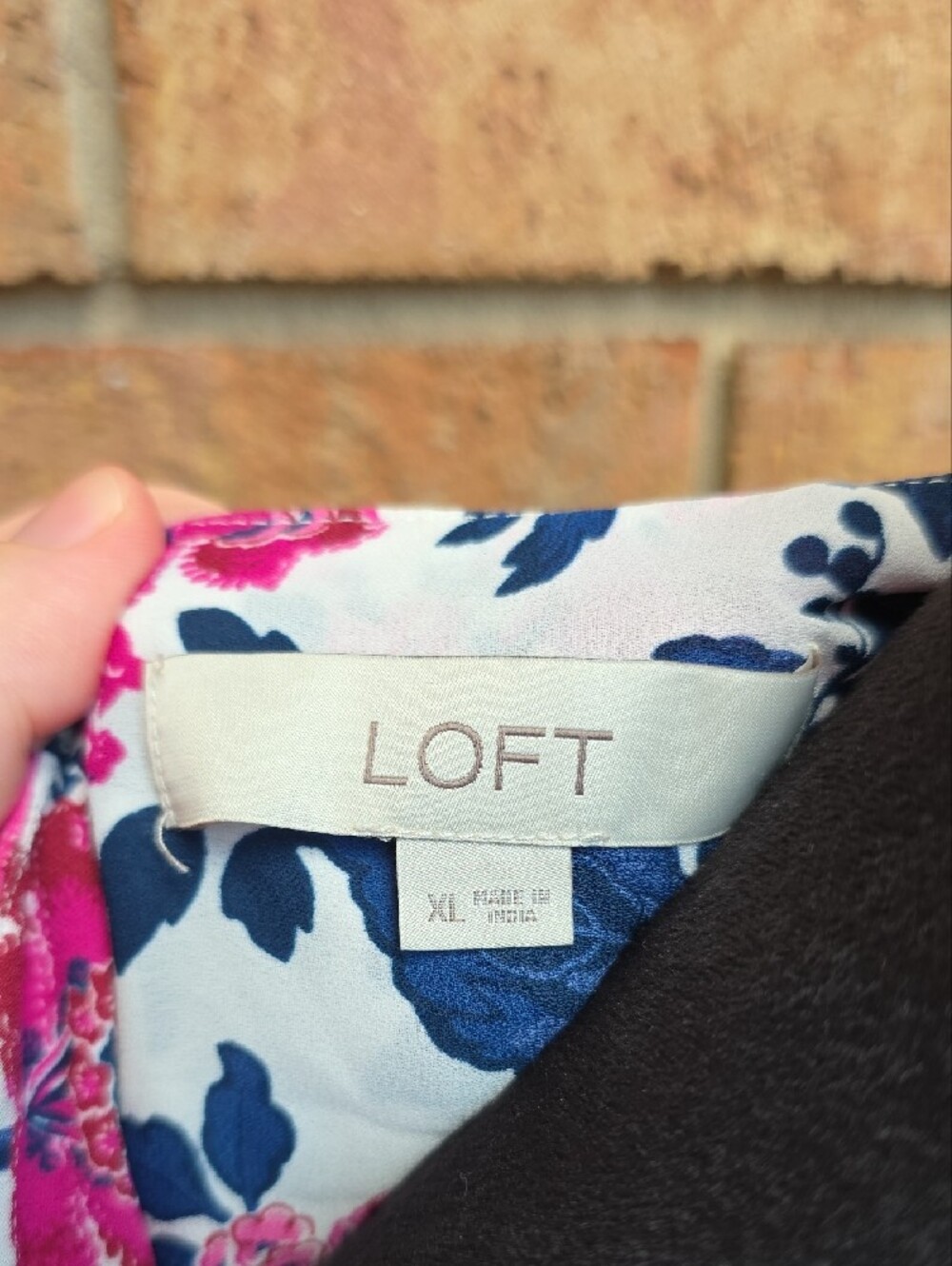 LOFT White Floral Pintuck Blouse with Pink & Navy Blooms Size XL - Picture 6 of 7